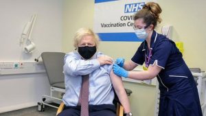 Boris Johnson Oxford-AstraZeneca aşısının ilk dozunu oldu