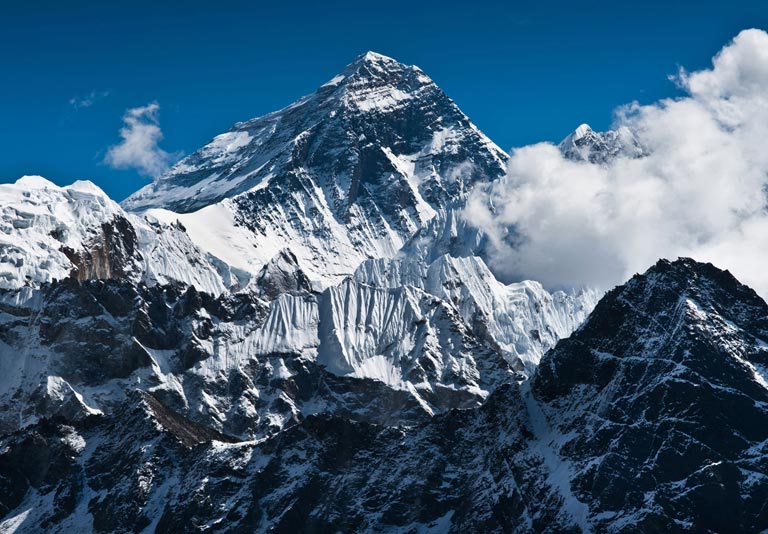 Everest’te yeni rekor: Nepalli dağcı 26. kez tırmandı