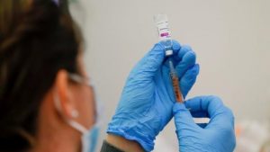 İngiltere’de yapılan araştırmaya göre tek doz aşı, hane içi bulaşma riskini yarı yarıya azaltabiliyor
