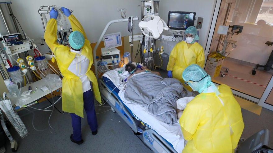 İngiltere’de korkutucu corona raporu: Taburcu olan 8 hastadan 1’i ölüyor