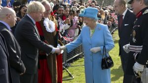 İngiltere Başbakanı Johnson: “Millet, Kraliçe ile yas tutuyor”