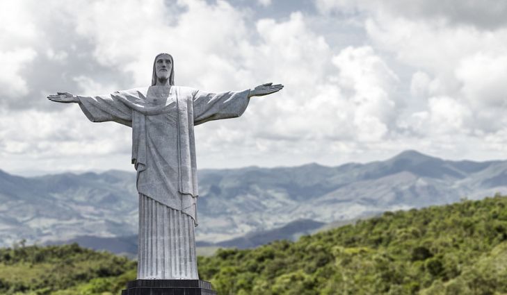 Brezilya’da ünlü Kurtarıcı İsa heykelinden daha uzun bir İsa heykeli inşa ediliyor