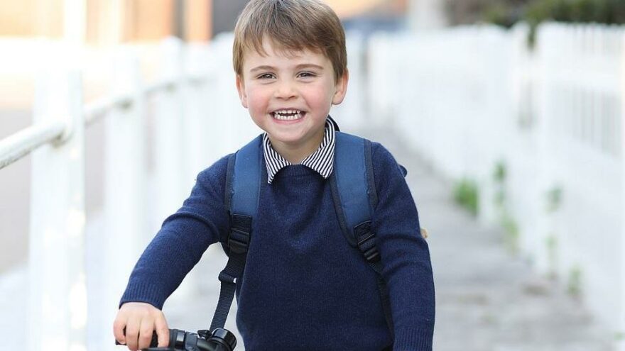 Prens Louis üç yaşında: Doğum günü fotoğrafını Düşes Kate çekti