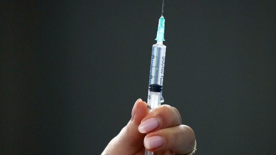 Kronik rahatsızlıkları olan gençlere aşıda öncelik