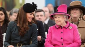 Kraliçe Elizabeth, yerine Kate Middleton’ı düşünüyor
