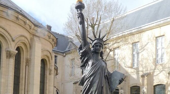 Fransa, ABD’ye Özgürlük Heykeli hediye etti