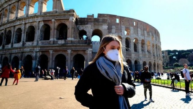 İtalya’da açık alanlarda maske zorunluluğu kaldırılacak