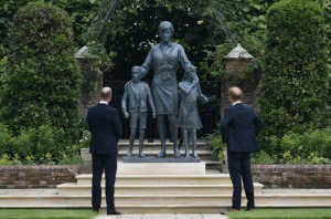 Prenses Diana’nın heykelinin açılışı yapıldı