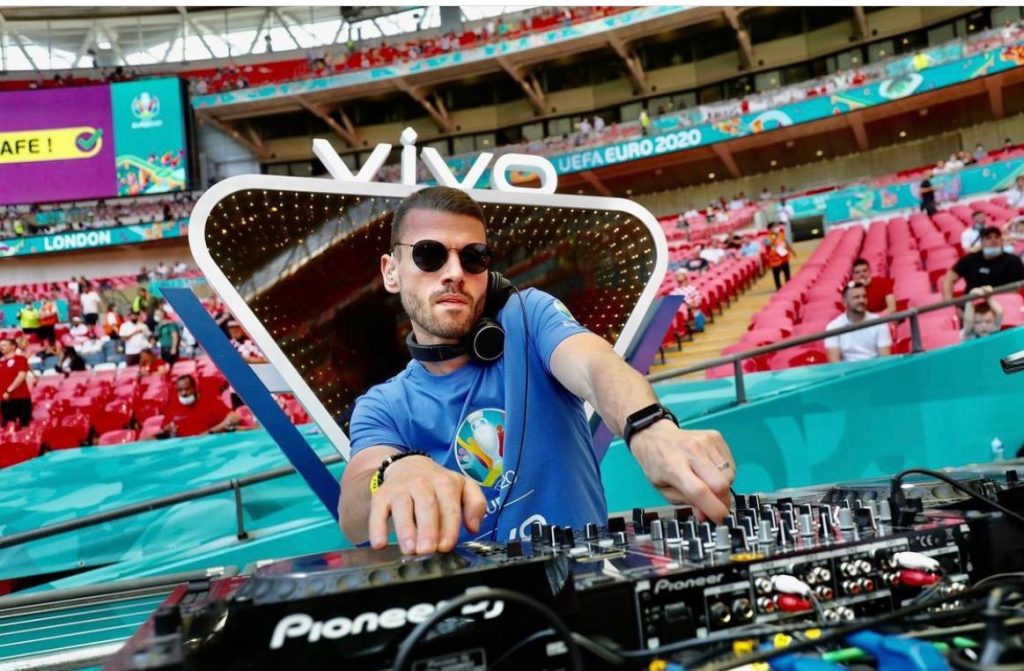 Turkish Cypriot DJ sets Wembley alight
