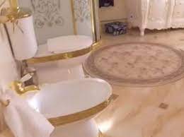 Trafik polisinin evinden altın kaplama tuvalet çıktı