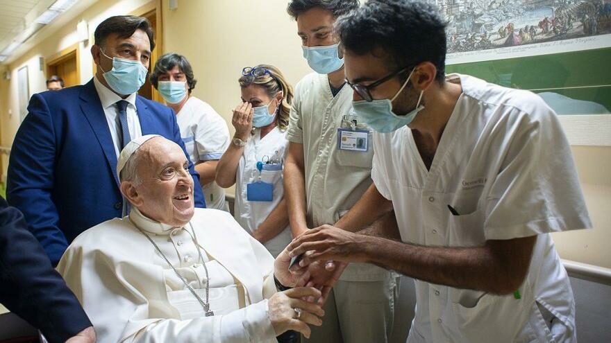 Papa birkaç gün daha hastanede kalacak