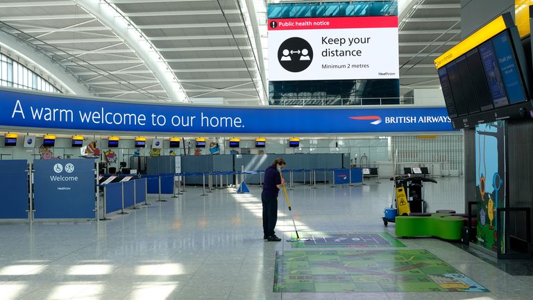 5 milyon İngiliz seyahat yasağıyla karşı karşıya kalabilir