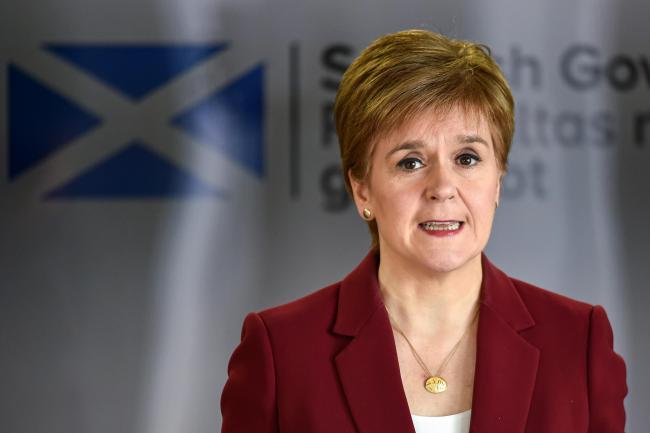 Sturgeon, İskoçya’daki karantina kısıtlamalarının Pazartesi gününden itibaren hafifletileceğini söyledi