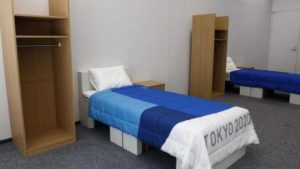 Tokyo Olimpiyatları’nda sporcuların yatak odasına cinsel ilişkiyi önleyen yatak konuldu