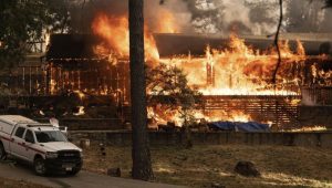 ABD’nin California eyaletindeki orman yangınında bir kasaba yok oldu