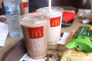 İngiltere’deki McDonalds’larda şişelenmiş içecek kalmadı