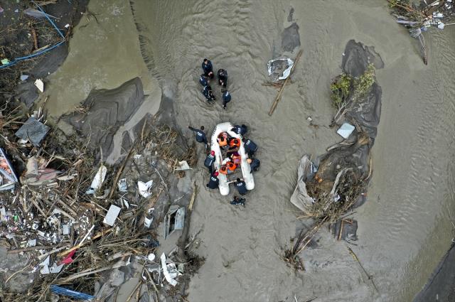 Acı haberler peş peşe geliyor! Karadeniz’deki sel felaketinde can kaybı 40’a yükseldi