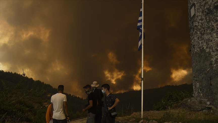 Yunanistan’da yangın söndürme çalışmalarına katılan uçak düştü