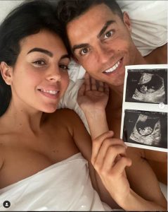 Cristiano Ronaldo, eşi ile ikiz bebek beklediklerini açıkladı