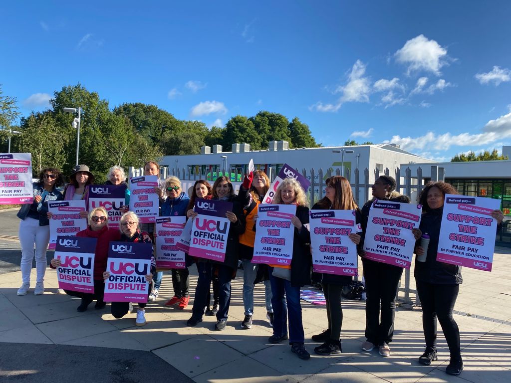 Day-Mer shows their support for college teachers on strike