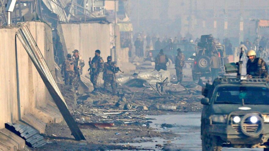 Afganistan’da camide patlama: Çok sayıda ölü var