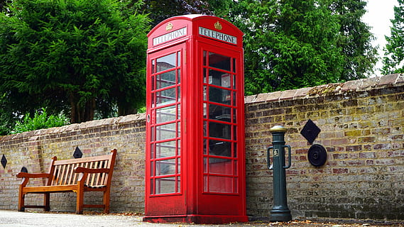İngiltere ikonik kırmızı telefon kulübelerini kapanmaktan kurtaracak