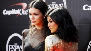 Kylie ve Kendall Jenner hakkında şok iddia: Cesetlerin yanından yürüyüp gittiler