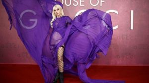Lady Gaga House of Gucci’nin galasında büyüledi