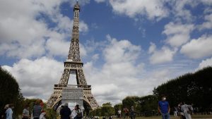 Paris’te göçmenlere yönelik kılıçlı saldırı