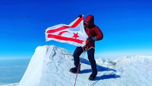 Kıbrıslı Türk Dağcı Birkan Uzun, Vinson Dağı Zirve’de KKTC bayrağını dalgalandırdı