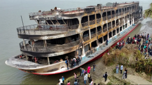 Bangladeş’te feribot yandı: En az 37 kişi öldü