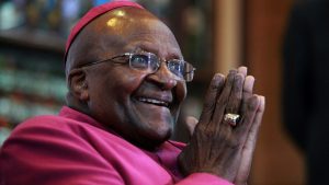 Güney Afrika’nın ‘eşitlik savaşçısı’ din adamı Desmond Tutu hayatını kaybetti
