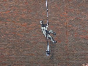 Banksy, Oscar Wilde’ın tutulduğu hapishaneyi satın almak istiyor