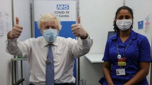 İngiltere Başbakanı Johnson 3’üncü doz aşısını oldu