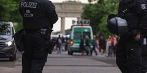 Almanya’da trafik kontrolü yapan iki polis silahlı saldırı sonucu hayatını kaybetti
