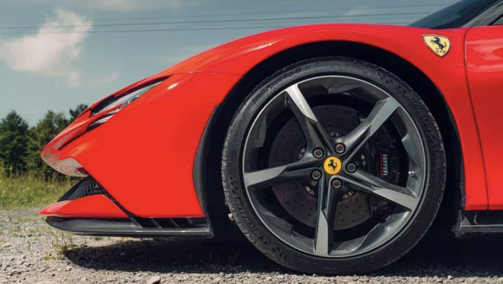 Ferrari, 75. yılına özel yeni logosunu tanıttı