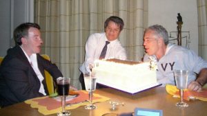 Eski İngiliz bakan, cinsel istismar davasına rağmen Epstein’le doğum gününü kutlamış