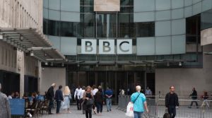 İngiltere’de hükümet BBC için vatandaşlardan alınan lisans ücretini kaldırmaya hazırlanıyor