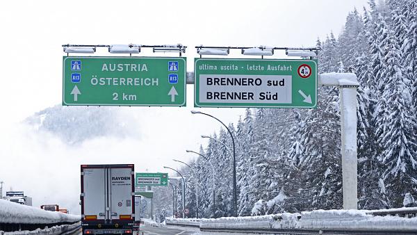 Türkiye’den Avusturya’ya kamyonla kaçak giden 8 kişi yakalandı