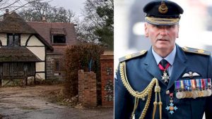 Bahçede çıplak görüntülenen İngiliz komutana polis soruşturması