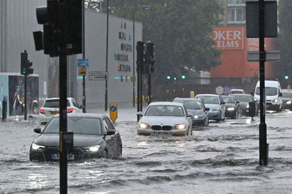 Londra’daki sel, acil önlem alınmadığı takdirde ‘önemli risk’ oluşturuyor
