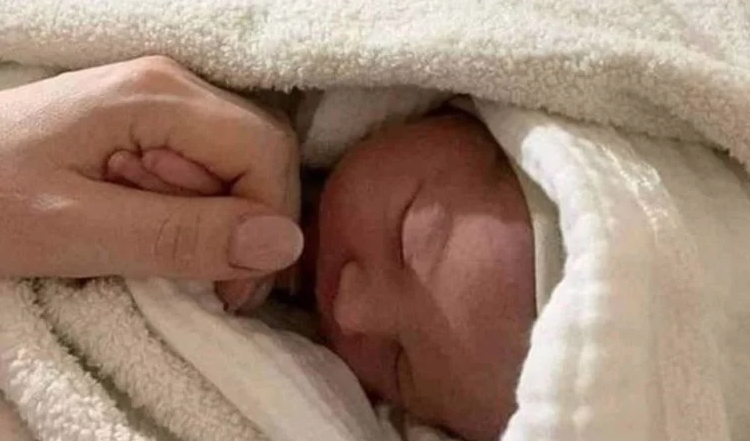 Kiev’de bomba ve sirenler altında sığınakta bir bebek dünyaya geldi