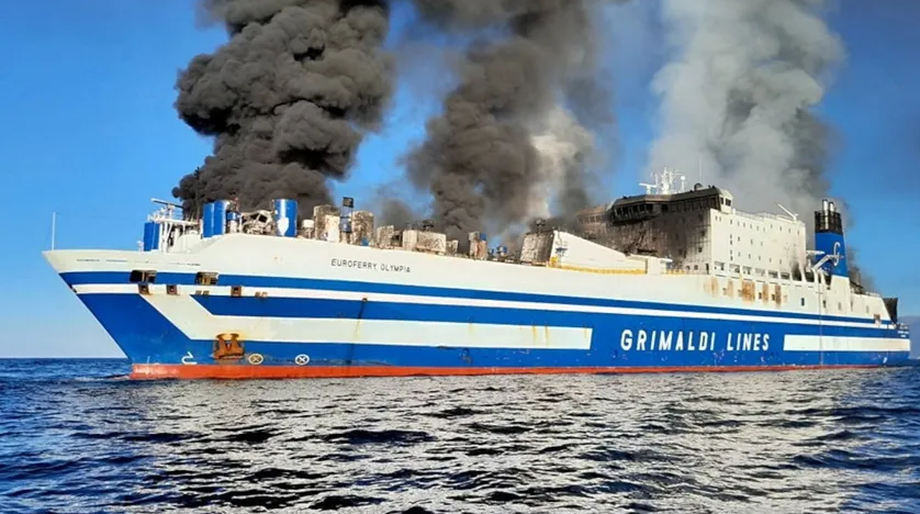 Yunanistan’da 290 kişiyi taşıyan yolcu gemisinde yangın çıktı