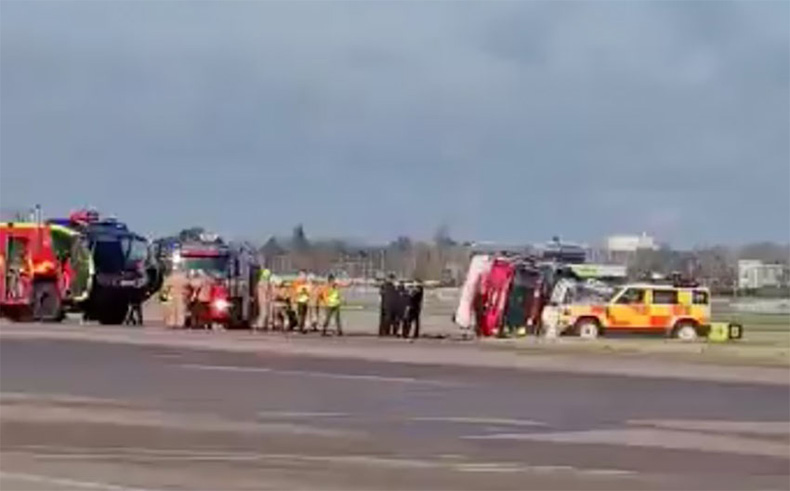 Heathrow Havalimanı’nda itfaiye aracı devrildi