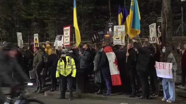 İngiltere’de savaş karşıtları Rusya’yı protesto etti