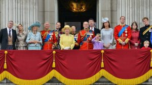 Kraliyet ailesinde para krizi: Hepsi zan altında