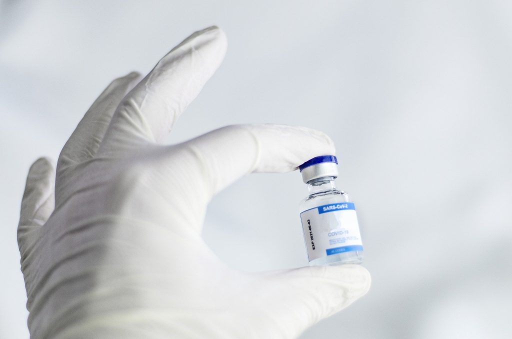 İngiltere, Novavax’ın geliştirdiği Kovid-19 aşısının kullanımına onay verdi