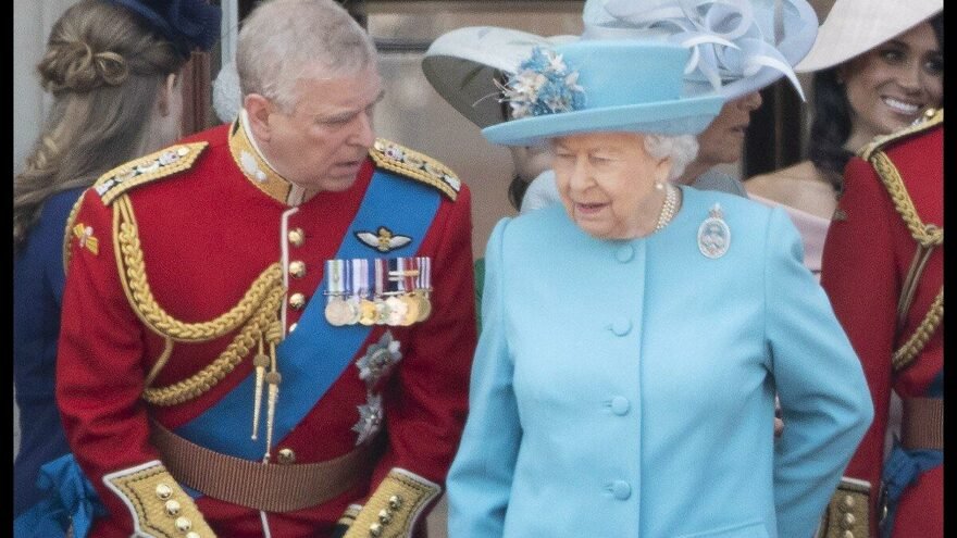 Kraliçe Elizabeth oğlu Prens Andrew’a hayır diyemedi