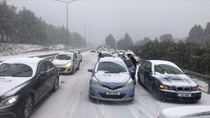 KKTC’de yoğun kar nedeniyle bazı yollar trafiğe kapatıldı