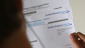 İngiltere’de öğrenci kredisi faiz oranı yüzde 12’ye ulaştı